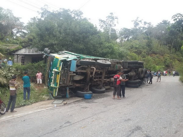 Tabrakan Beruntun di Rantau Berangin, Satu Keluarga Tewas di TKP
